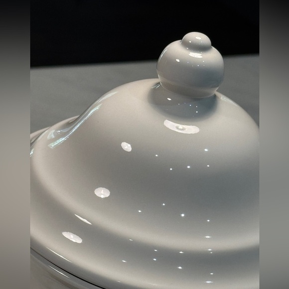 Pfaltzgraff Vintage Wyndham Stoneware Canister with lid. - Picture 2 of 8